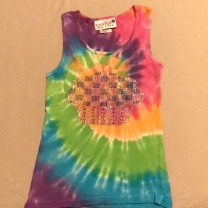 Kash ten girls tie dye tank top w/beaded cupcake